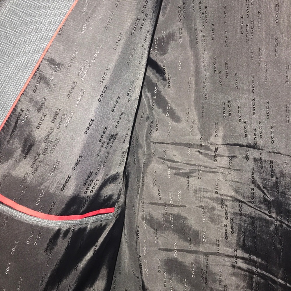 Hugo Boss suit - Picture 2 of 4